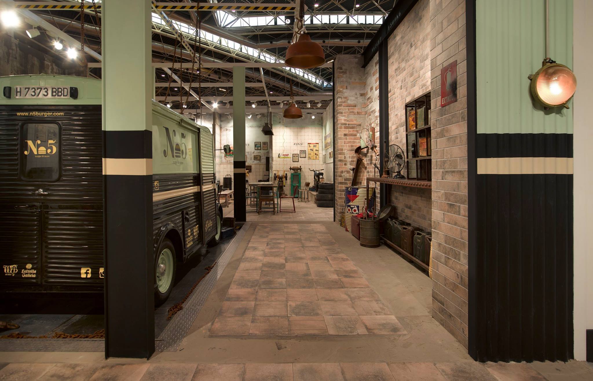 Stand de la empresa de azulejos Peronda para la feria Cevisama de 2016, realizado por Robles Project Factory.