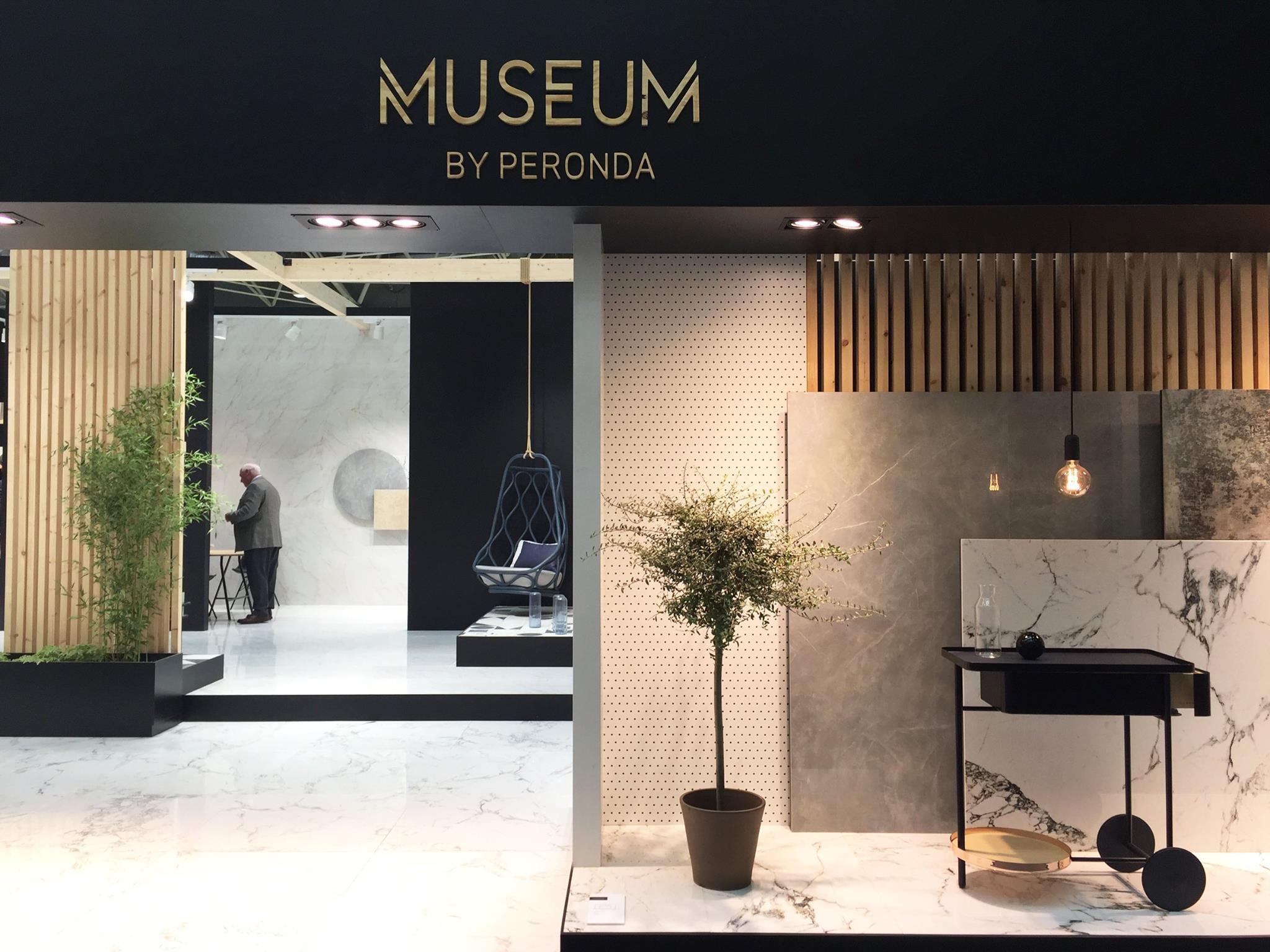 Stand para la marca de azulejos Museum en la feria Cersaie de Bolonia, Italia. Realizado por Robles Project Factory.