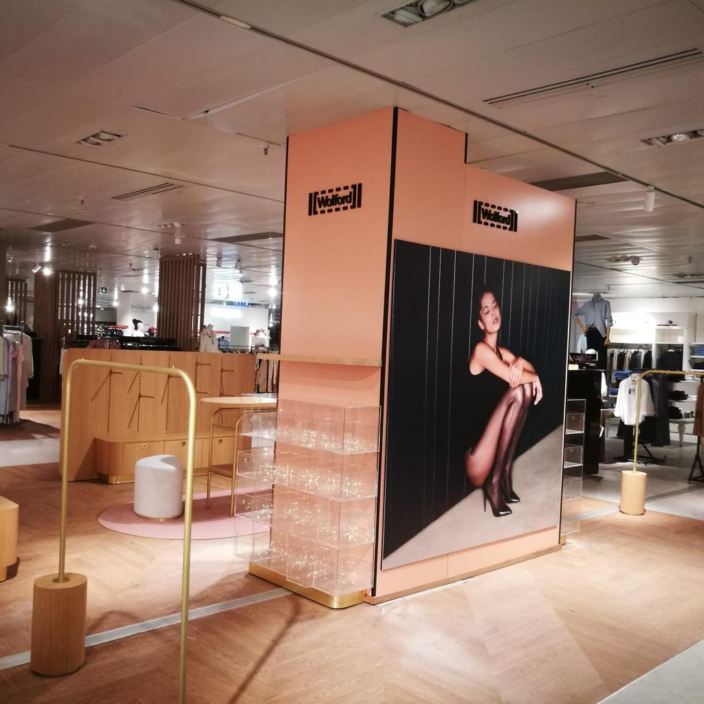 Nueva boutique Wolford en El Corte Inglés Puerto Banús (Marbella, España) realizada por Robles Project Factory.
