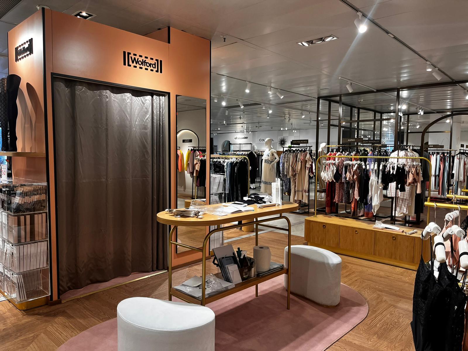 Nueva boutique Wolford en El Corte Inglés Puerto Banús (Marbella, España) realizada por Robles Project Factory.