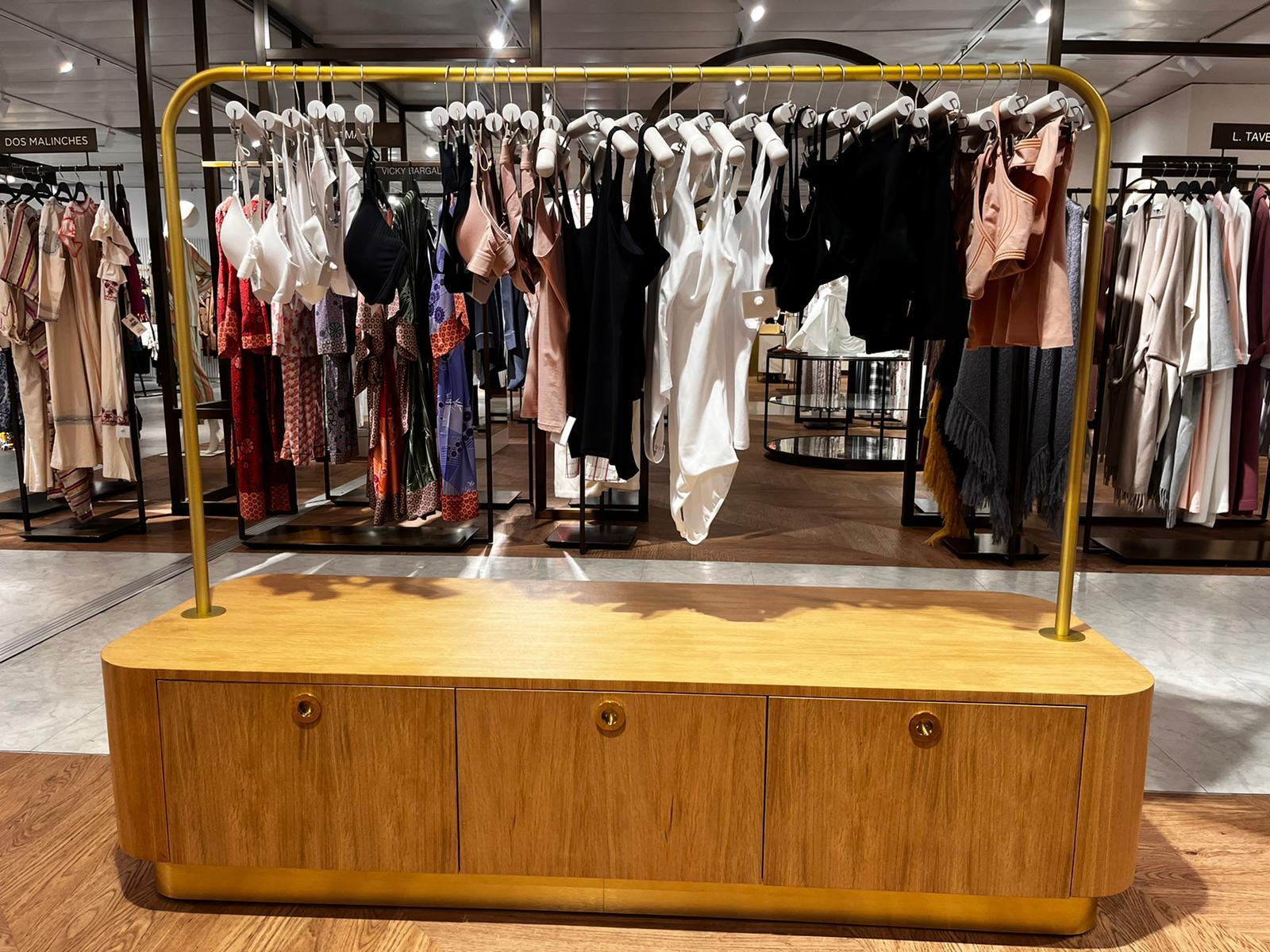 Nueva boutique Wolford en El Corte Inglés Puerto Banús (Marbella, España) realizada por Robles Project Factory.