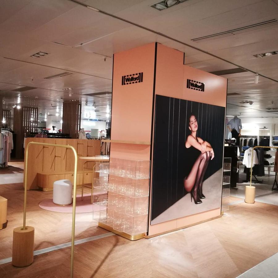 Nueva boutique Wolford en El Corte Inglés Puerto Banús (Marbella, España) realizada por Robles Project Factory.